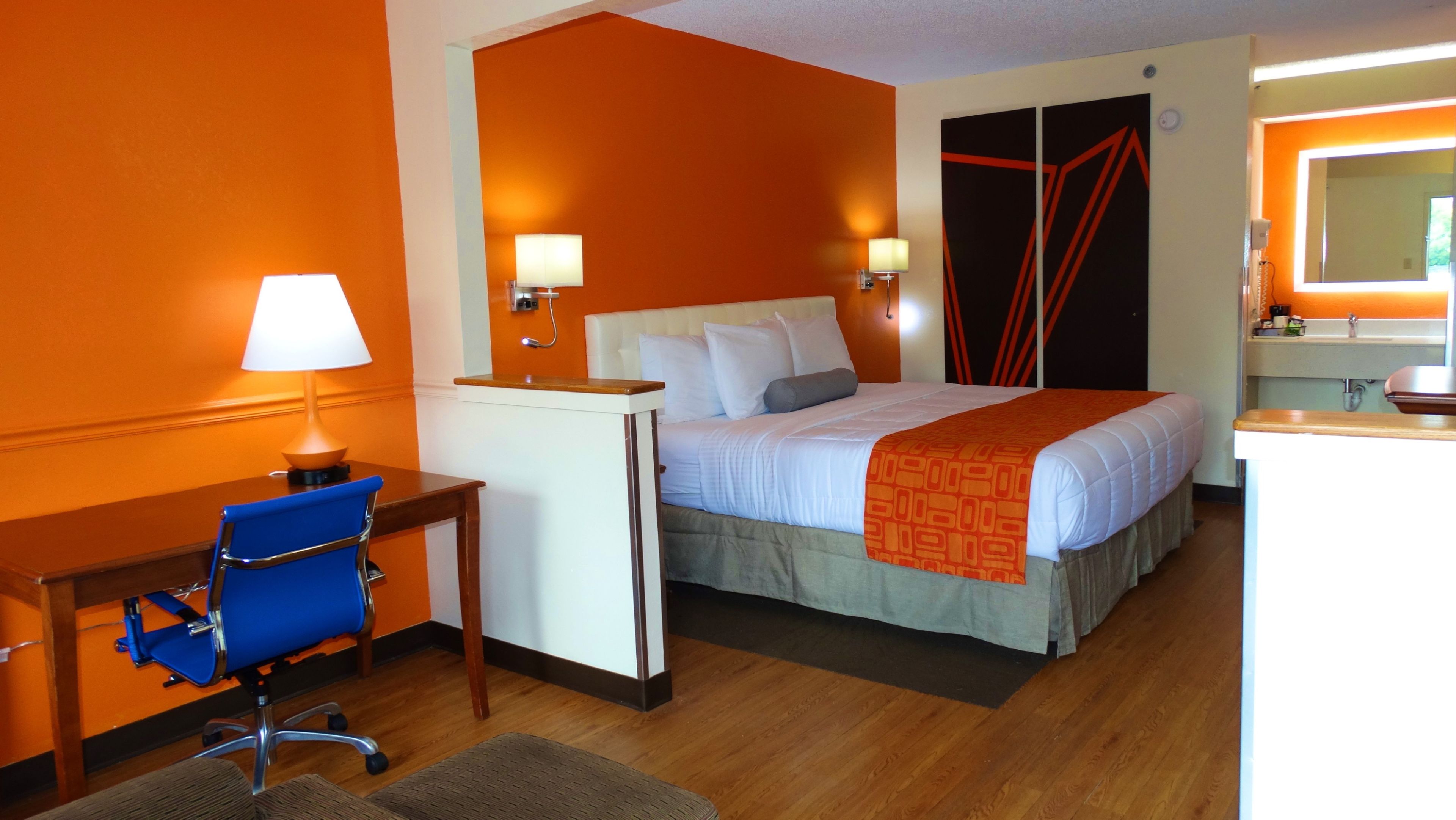 Room, 1 King Bed, Non Smoking | Desk, soundproofing, iron/ironing board, rollaway beds