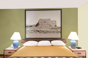 Standardzimmer, 1 King-Bett | Schreibtisch, Bügeleisen/Bügelbrett, kostenlose Babybetten