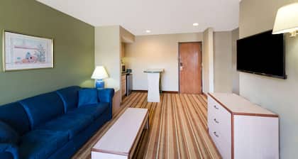 Super 8 by Wyndham Socorro