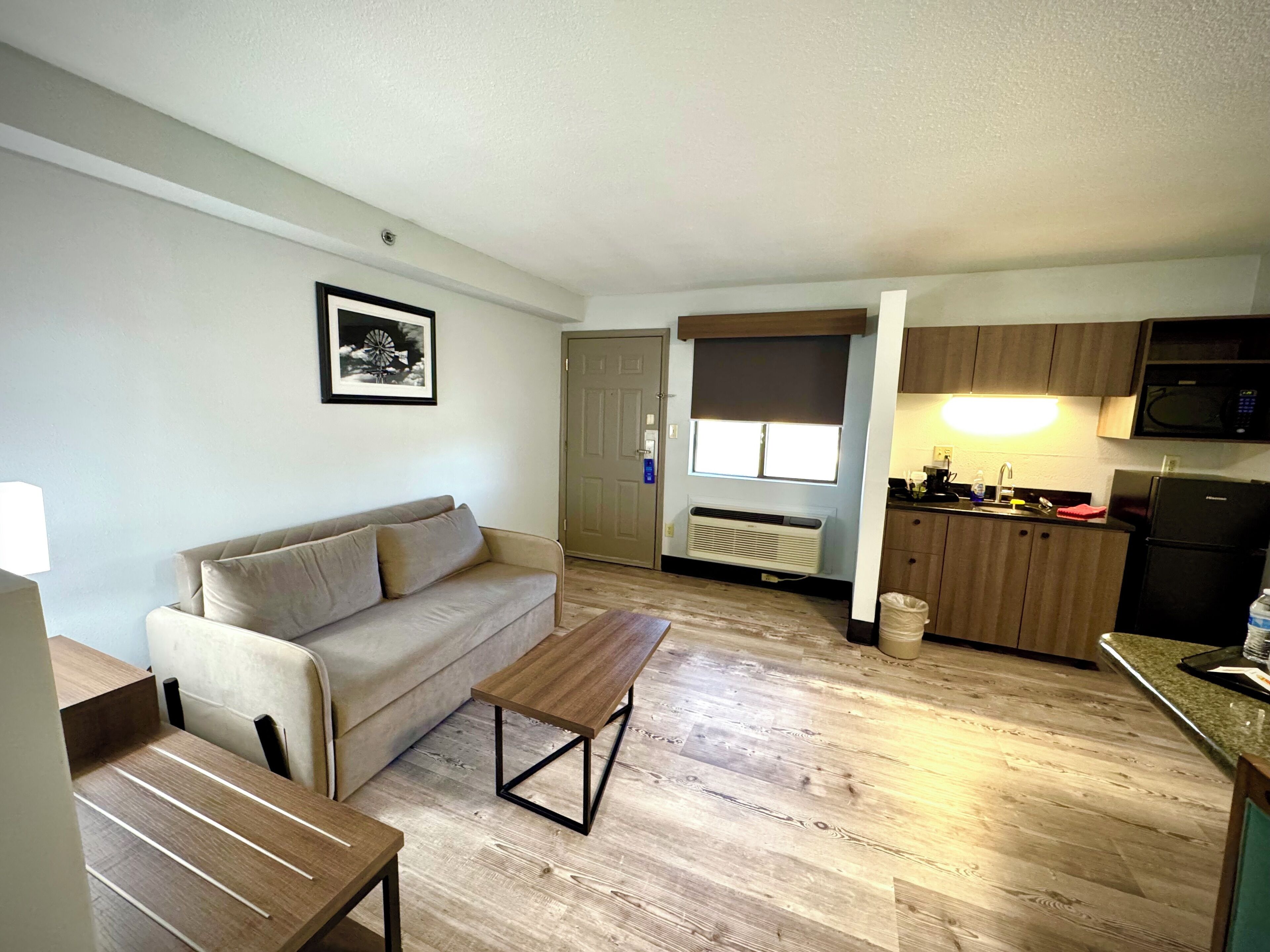 Studio Suite, 1 King Bed, Non Smoking | Premium bedding, pillowtop beds, in-room safe, desk