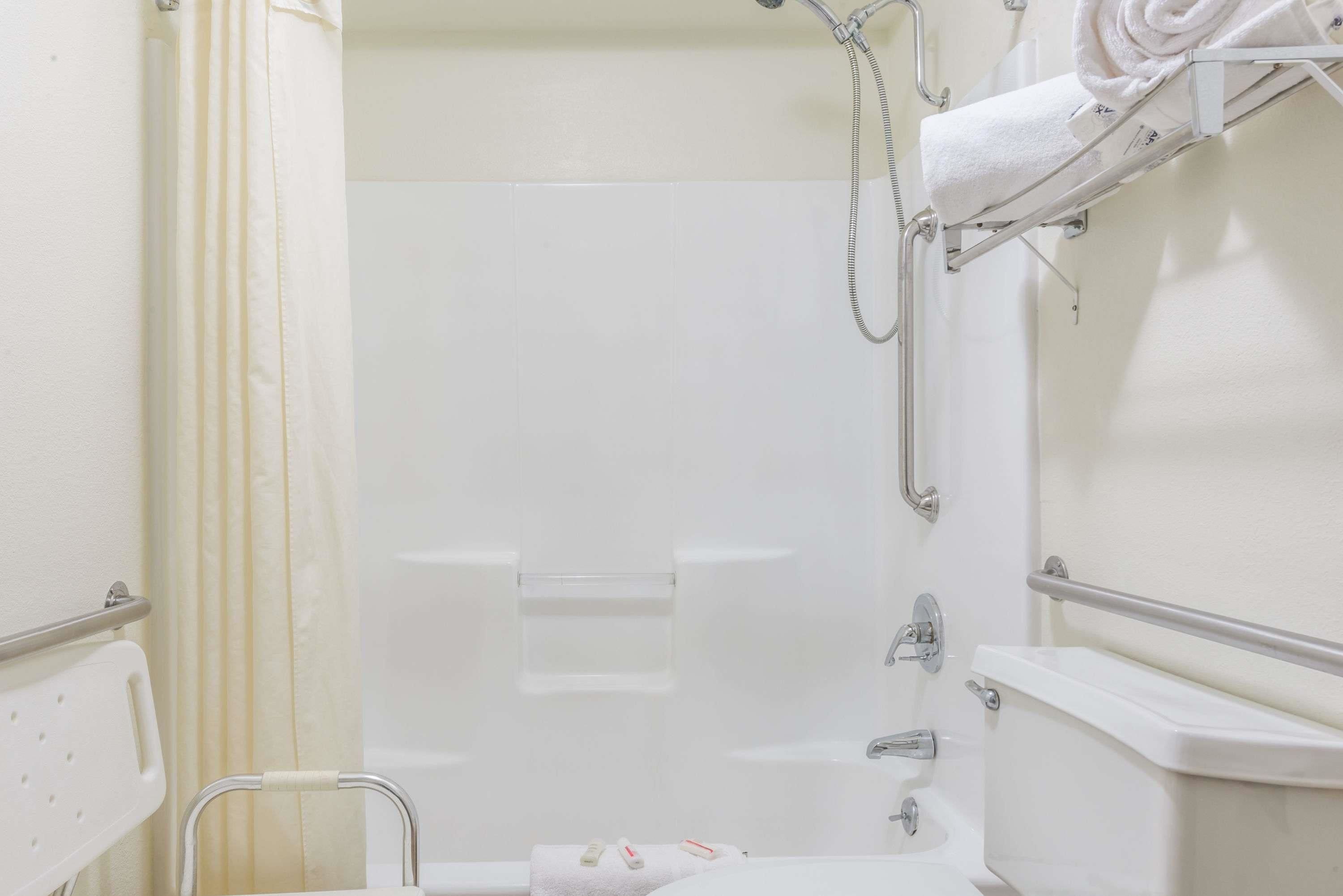 combined shower/bathtub, free toiletries, hair dryer, towels