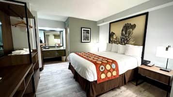 Suite, 1 King Bed, Non Smoking (with Sofabed) | Premium bedding, pillow-top beds, in-room safe, desk