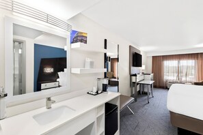 1 bedroom, pillowtop beds, desk, blackout drapes