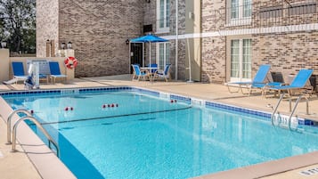 Seasonal outdoor pool, pool umbrellas, sun loungers