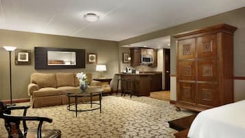 Suite, 1 King Bed, Lower Terrace Level (Mandarin Suite) | Cortinas blackout, tabla de planchar con plancha y cunas gratuitas