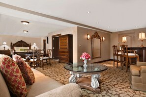 Suite, 1 King Bed, Jetted Tub (Manhattan Suite) | Living area | 37-inch TV with premium channels - Hilton Garden Inn Rochester/Pittsford (Pittsford)