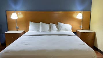 Schreibtisch, laptopgeeigneter Arbeitsplatz, kostenloses WLAN