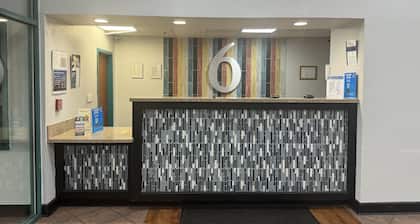 Motel 6 Savannah, GA- Gateway & I-95