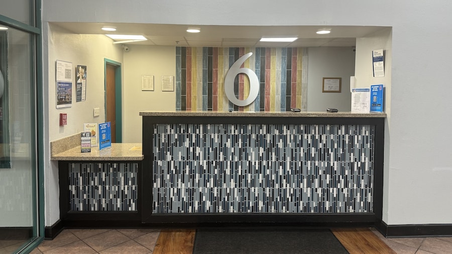 Motel 6 Savannah, GA- Gateway & I-95