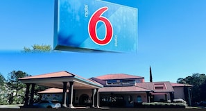 Front of property - Motel 6 Savannah, GA- Gateway & I-95 (Savannah)