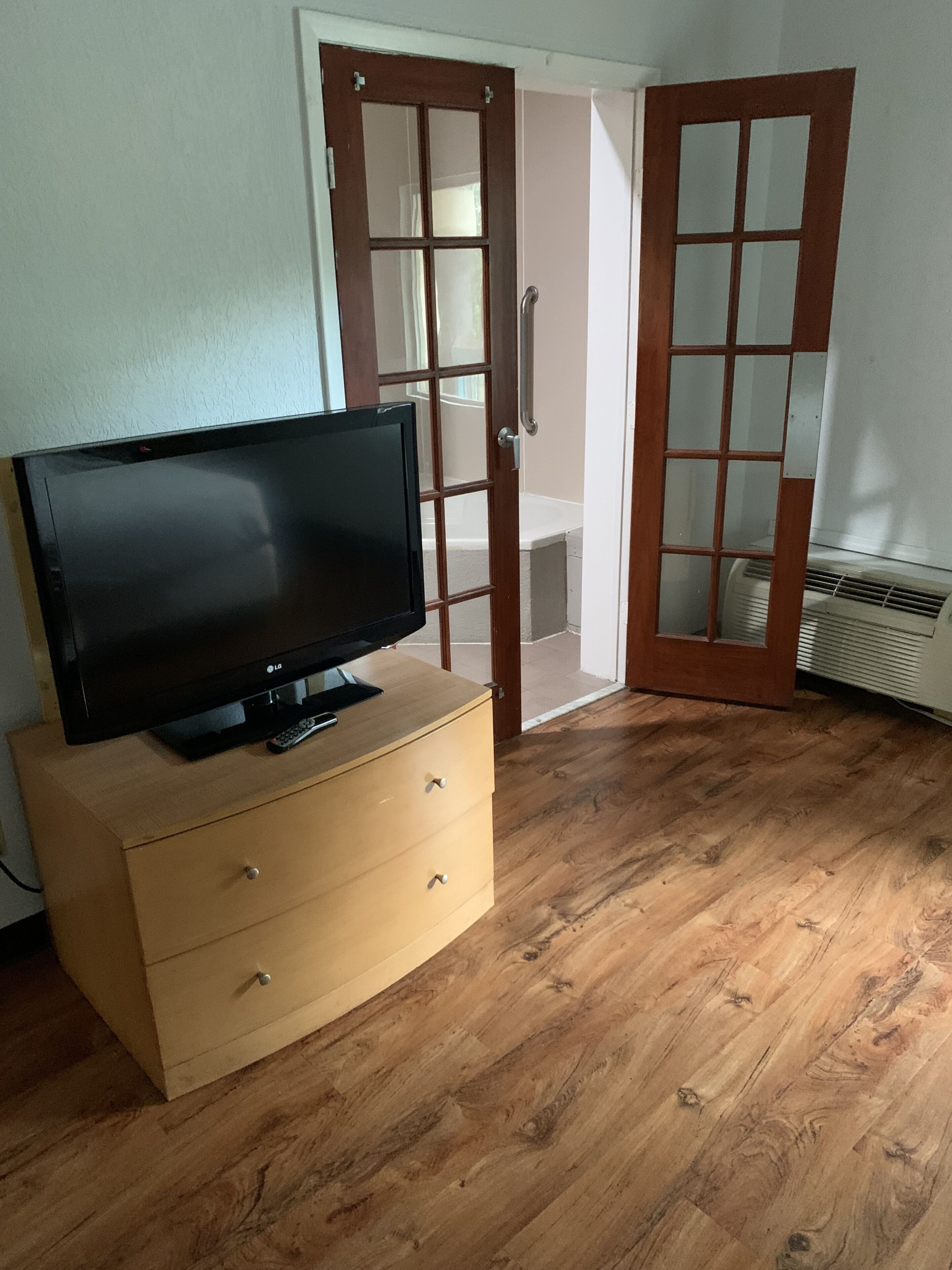 Motel 6 Savannah, GA- Gateway & I-95