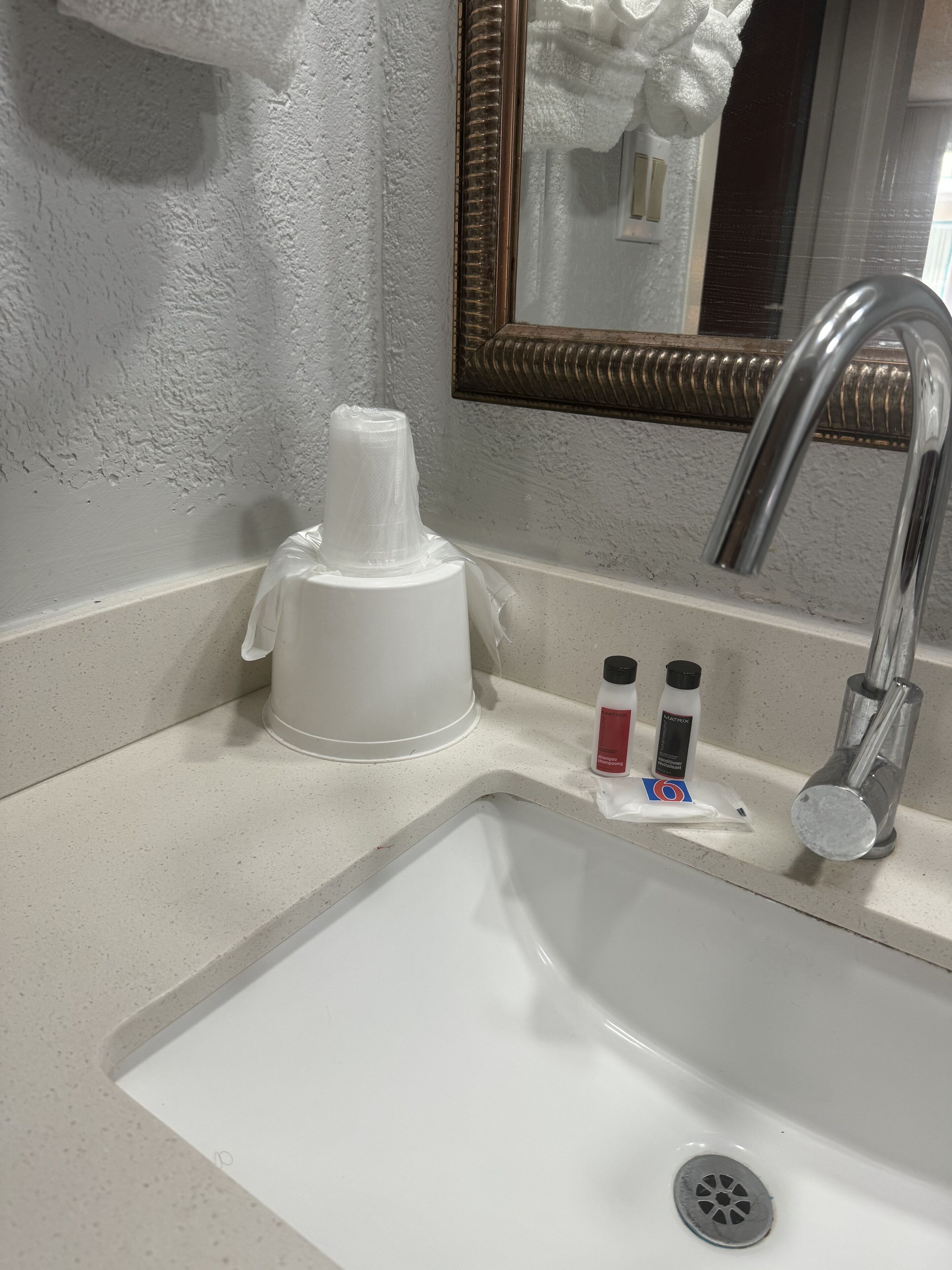 Motel 6 Savannah, GA- Gateway & I-95