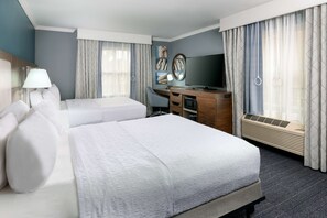 Desk, blackout drapes, iron/ironing board, free cribs/infant beds - Hampton Inn Savannah-Historic District (Savannah)