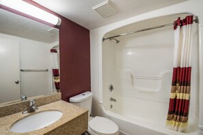 A bathroom with a sink, toilet, and bathtub. - Red Roof Inn Rochester – Airport (Rochester)