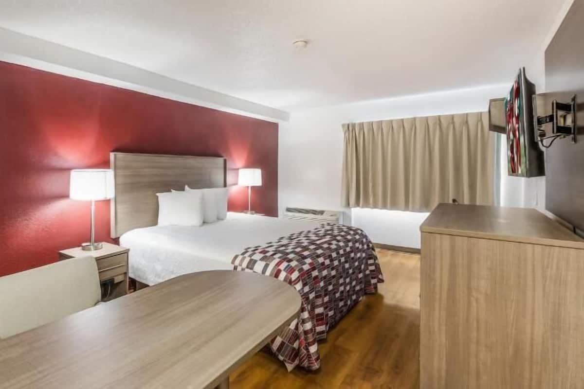 Desk, laptop workspace, blackout drapes, free WiFi