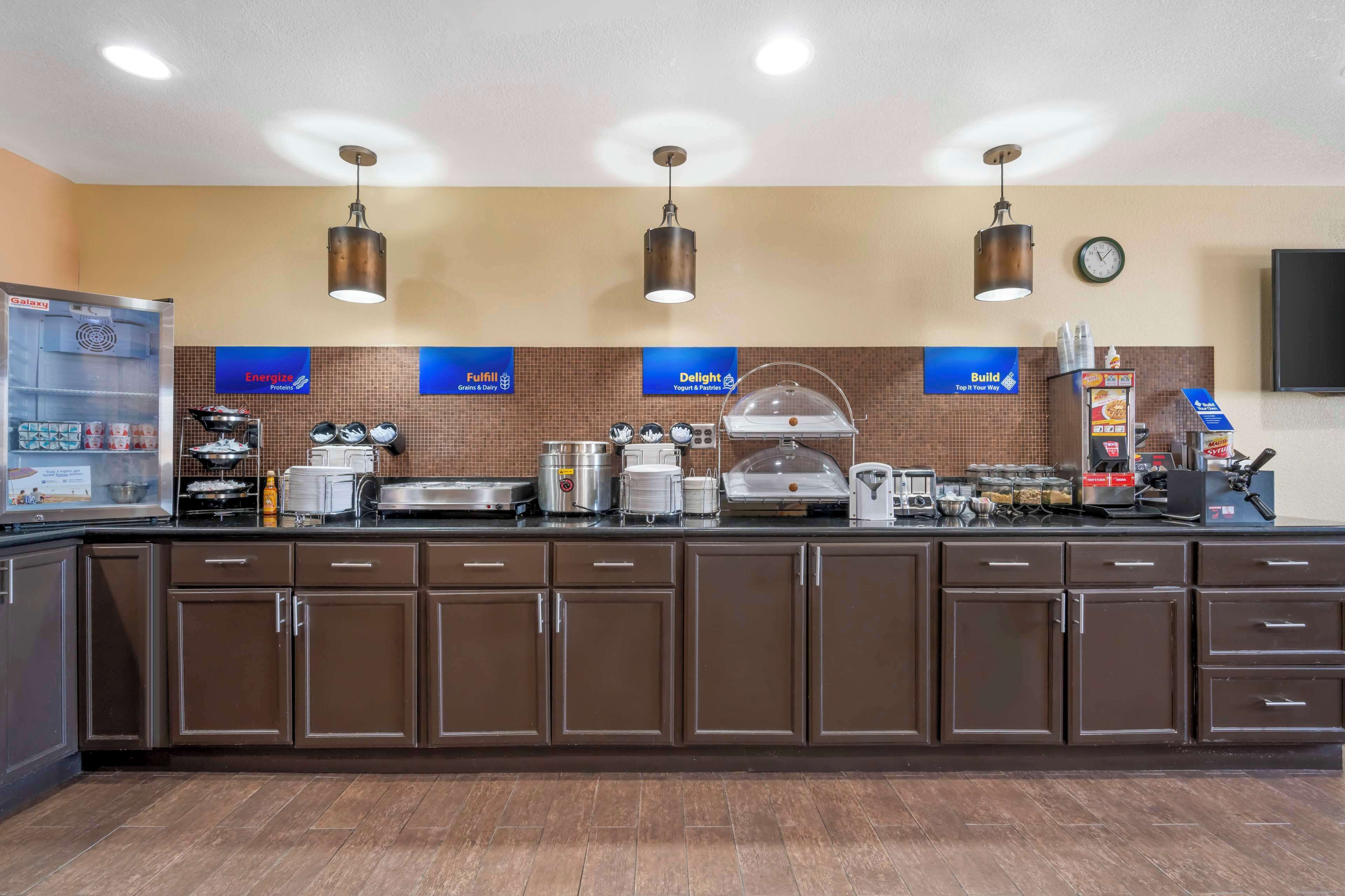 free daily continental breakfast