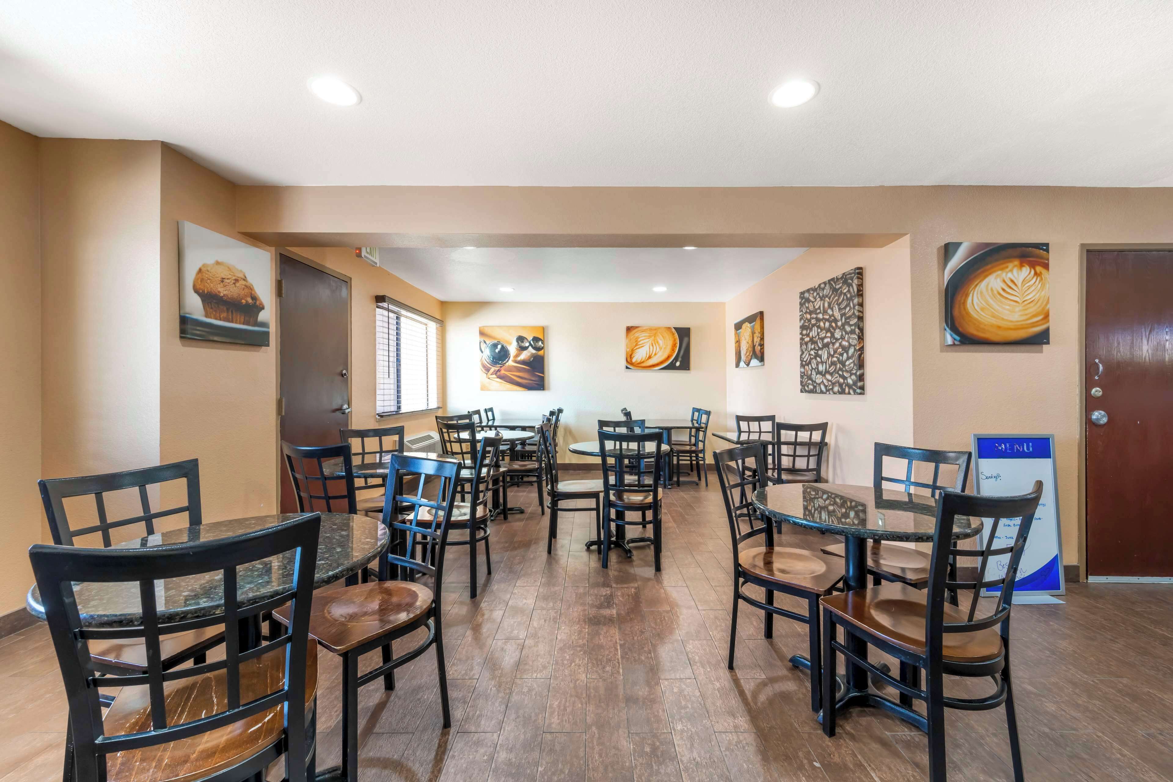 free daily continental breakfast