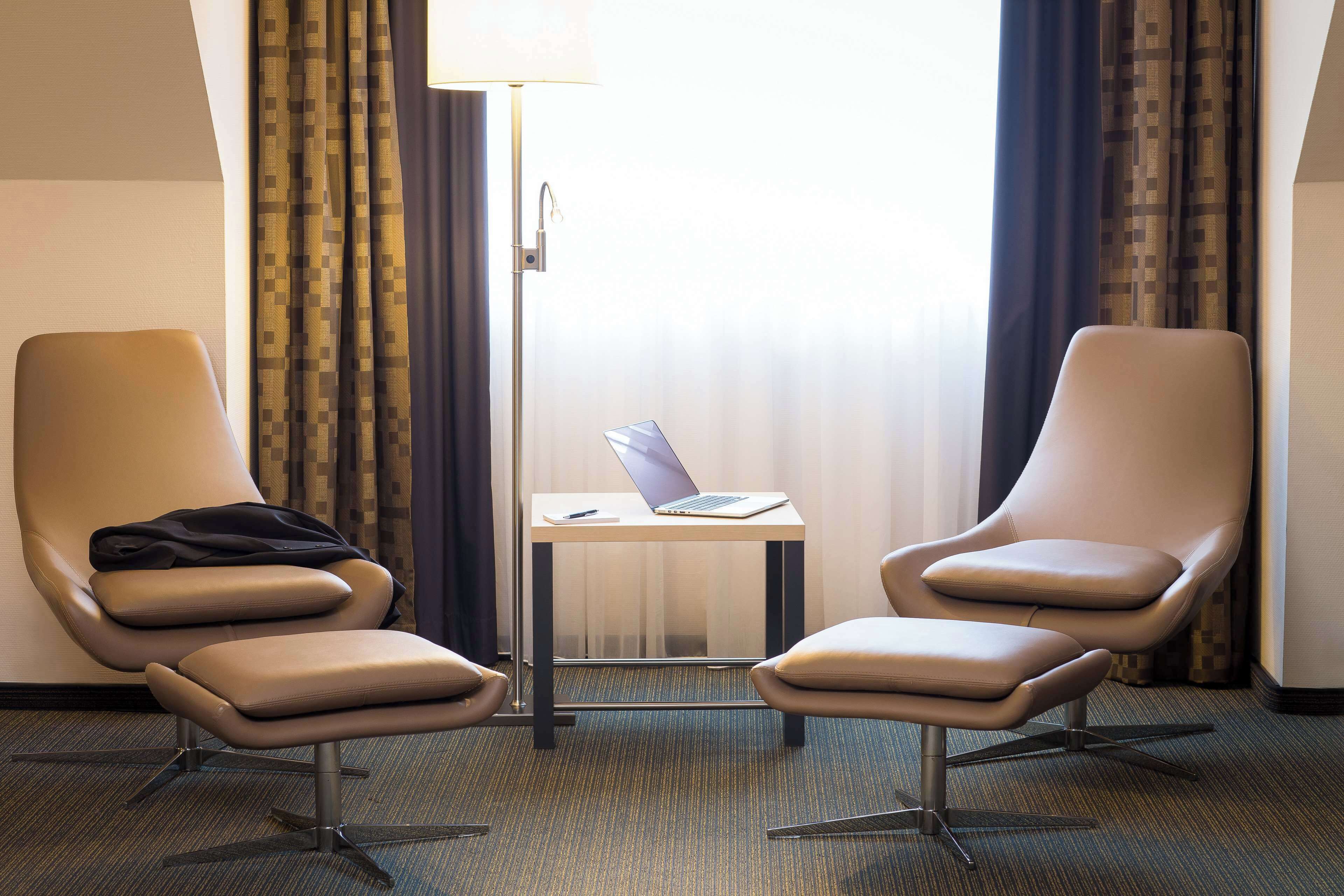 hypo-allergenic bedding, in-room safe, desk, blackout curtains