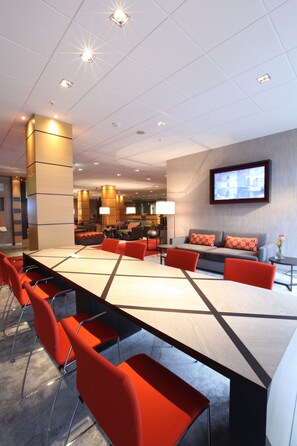 Lobby lounge - Lindner Hotel Frankfurt Hochst, part of JdV by Hyatt (Frankfurt)
