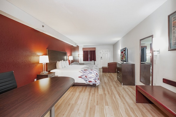 Standard Suite, 1 King Bed, Non Smoking | Blackout curtains, iron/ironing board, free cots/infant beds, free WiFi