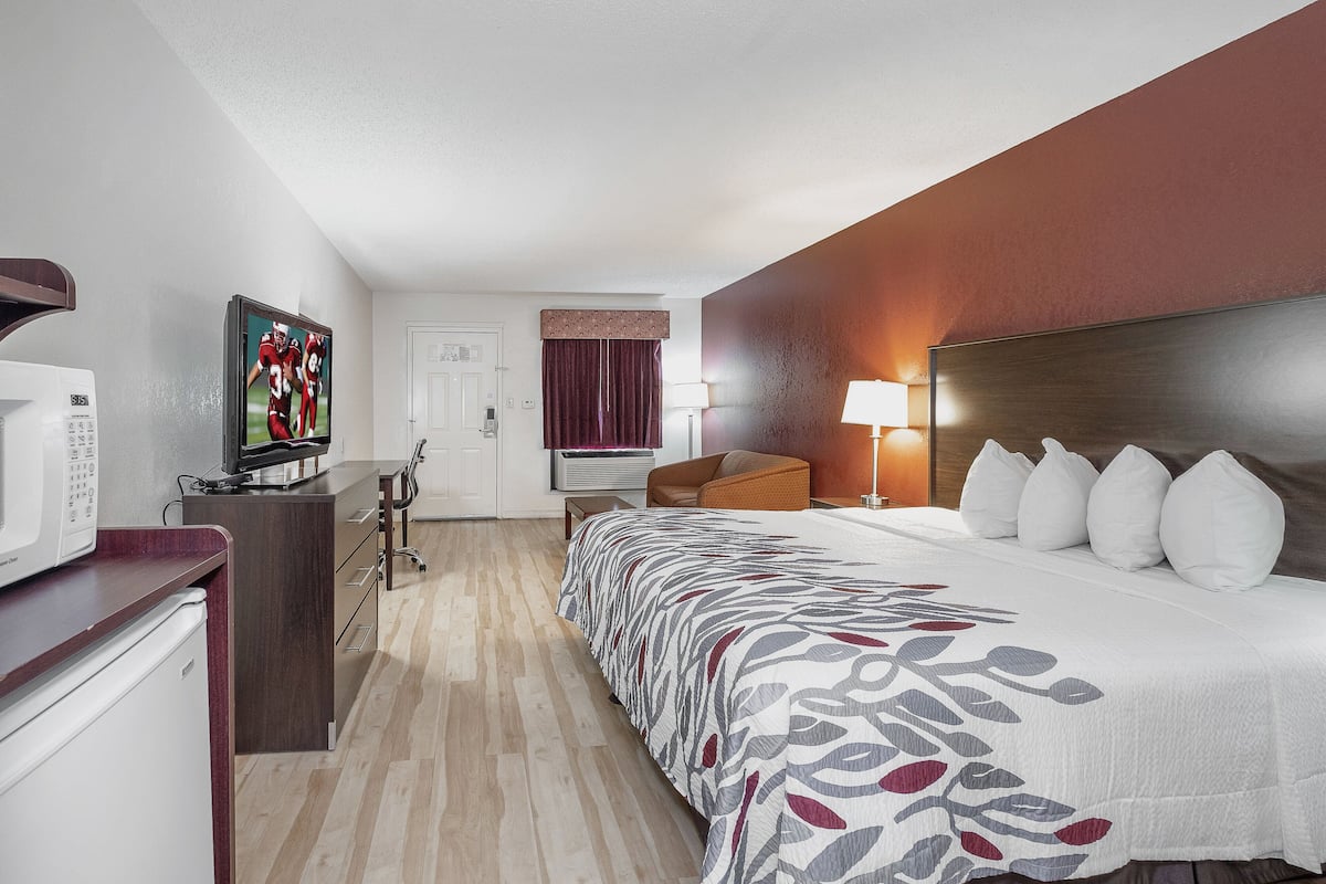 Cortinas blackout, tabla de planchar con plancha y cunas gratuitas