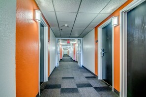 Hallway - Motel 6 Amherst, NY - Buffalo (Buffalo)