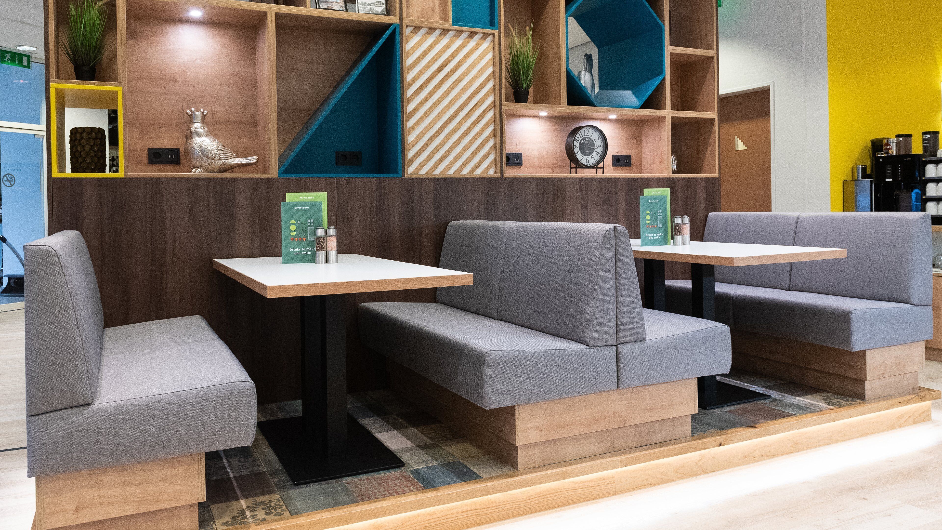 breakfast, lunch and dinner served