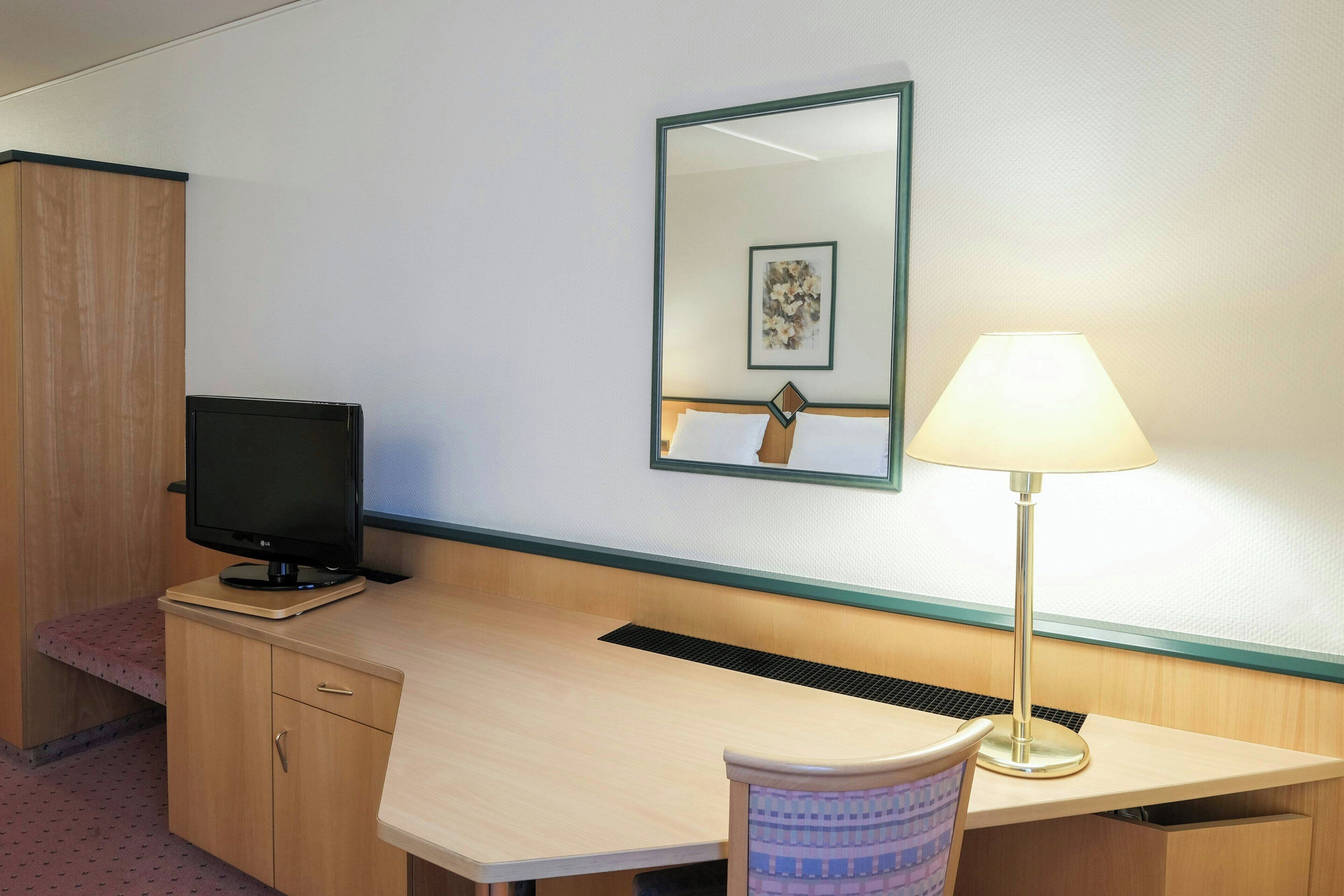 superior room, 1 queen bed, non smoking | hypo-allergenic bedding, desk, laptop workspace, soundproofing