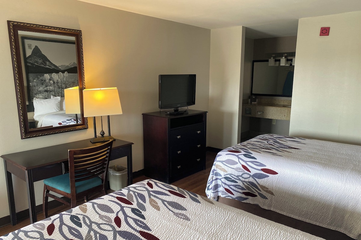 Habitación Deluxe, 2 camas matrimoniales, para no fumadores | Escritorio, wifi gratis y ropa de cama