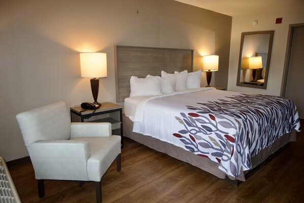 Una scrivania, Wi-Fi gratuito, lenzuola