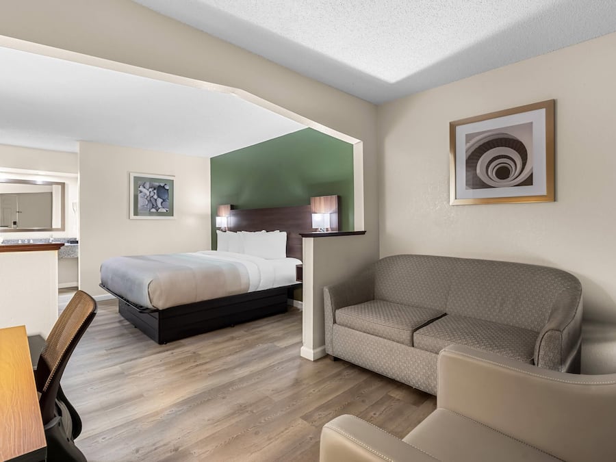 In-room safe, desk, laptop workspace, soundproofing