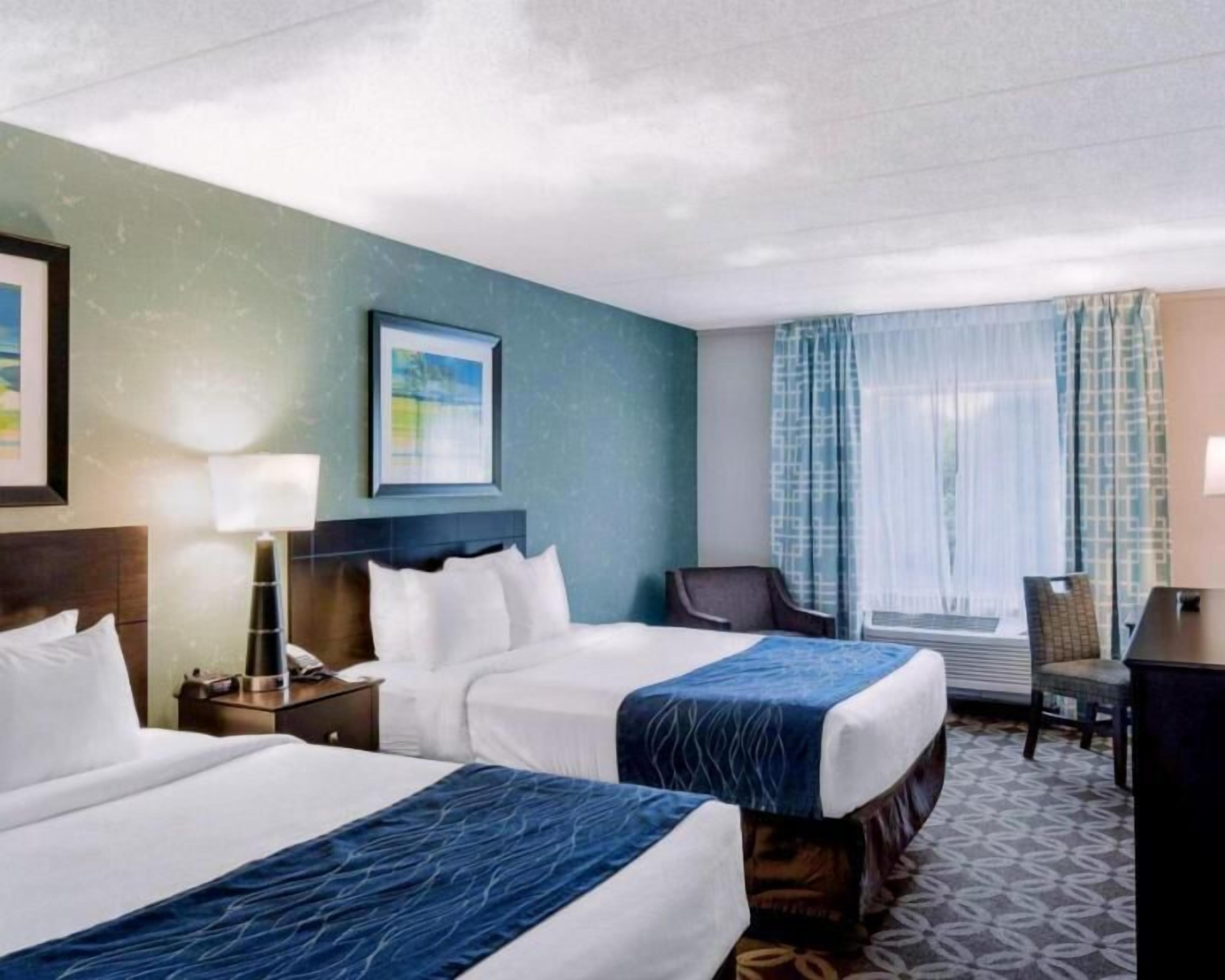 Premium bedding, in-room safe, desk, laptop workspace