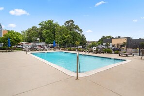Seasonal outdoor pool - Comfort Inn Rehoboth Beach (Rehoboth Beach)