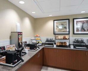 Free buffet breakfast - Comfort Inn Rehoboth Beach (Rehoboth Beach)