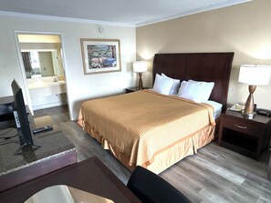 Desk, iron/ironing board, free WiFi, bed sheets - Relax Inn Perry (Perry)