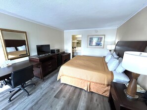 Desk, iron/ironing board, free WiFi, bed sheets - Relax Inn Perry (Perry)