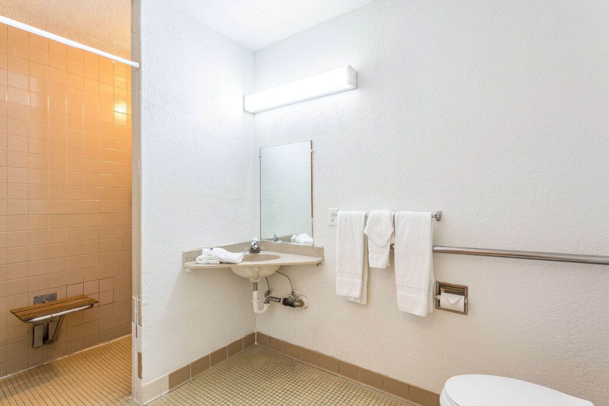 Salle de bain accessible aux personnes à mobilité réduite