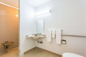 Accessible bathroom - Motel 6 Albuquerque, NM - Northeast (Albuquerque)