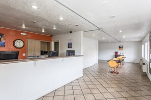 Reception - Motel 6 Albuquerque, NM - Northeast (Albuquerque)
