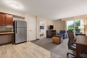 Room, Accessible (Roll-in Shower) | Premium bedding, in-room safe, desk, laptop workspace