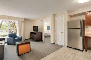 Suite, 1 King Bed, Accessible, Bathtub | Living area | 27-inch flat-screen TV with cable channels, TV, MP3 dock