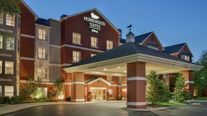 A hotel with a prominent entrance, a covered driveway, and a sign indicating it is a Homewood Suites Hilton. - Homewood Suites by Hilton Wilmington-Brandywine Valley (Wilmington)