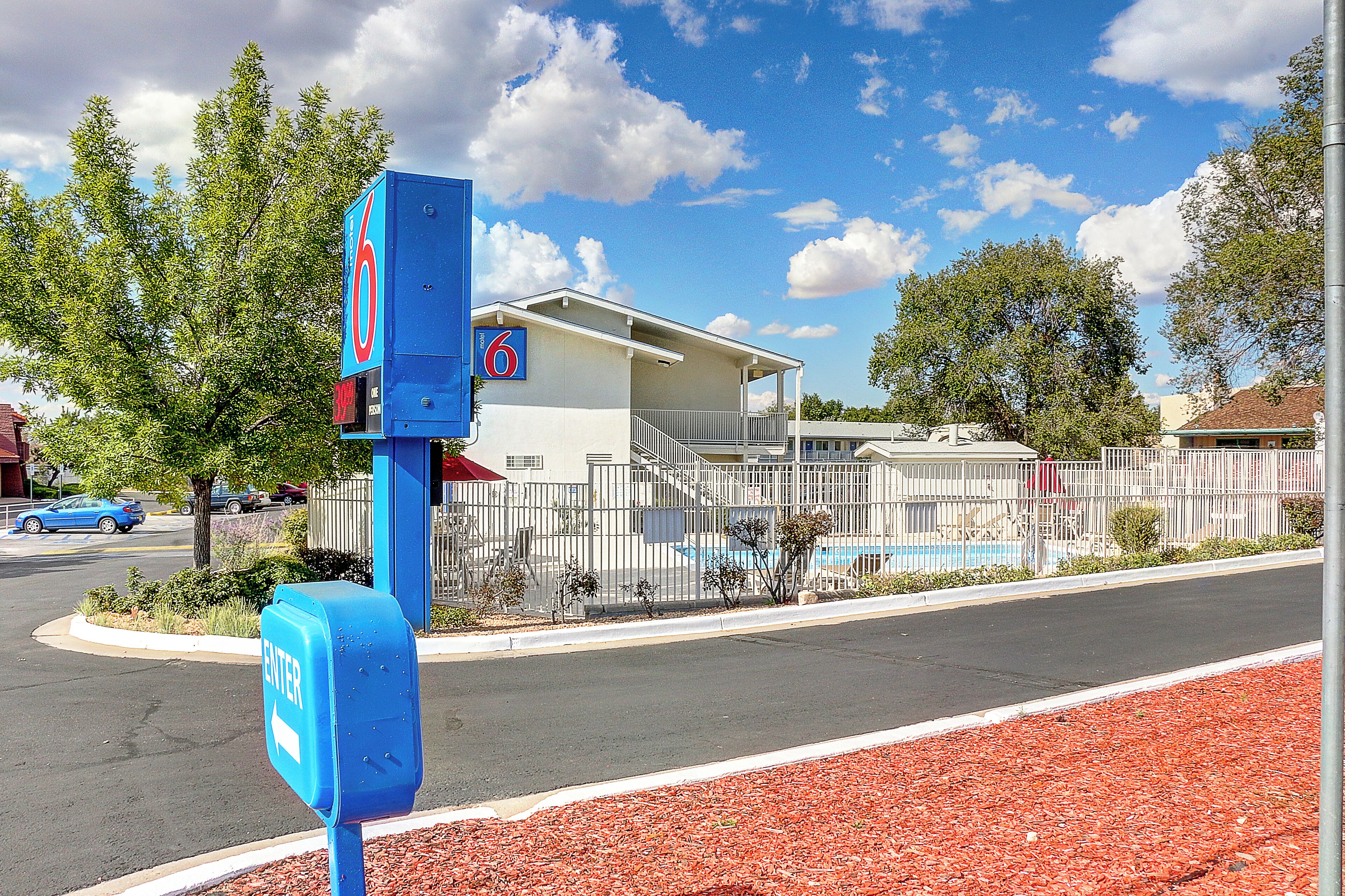 Vista frontal de la propiedad