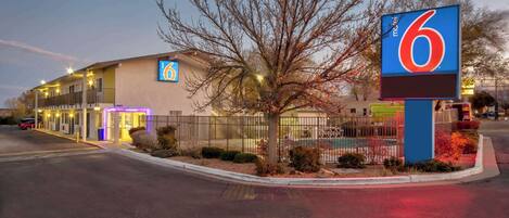 المنشأة من الخارج