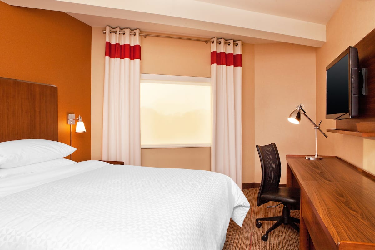 In-room safe, desk, laptop workspace, iron/ironing board