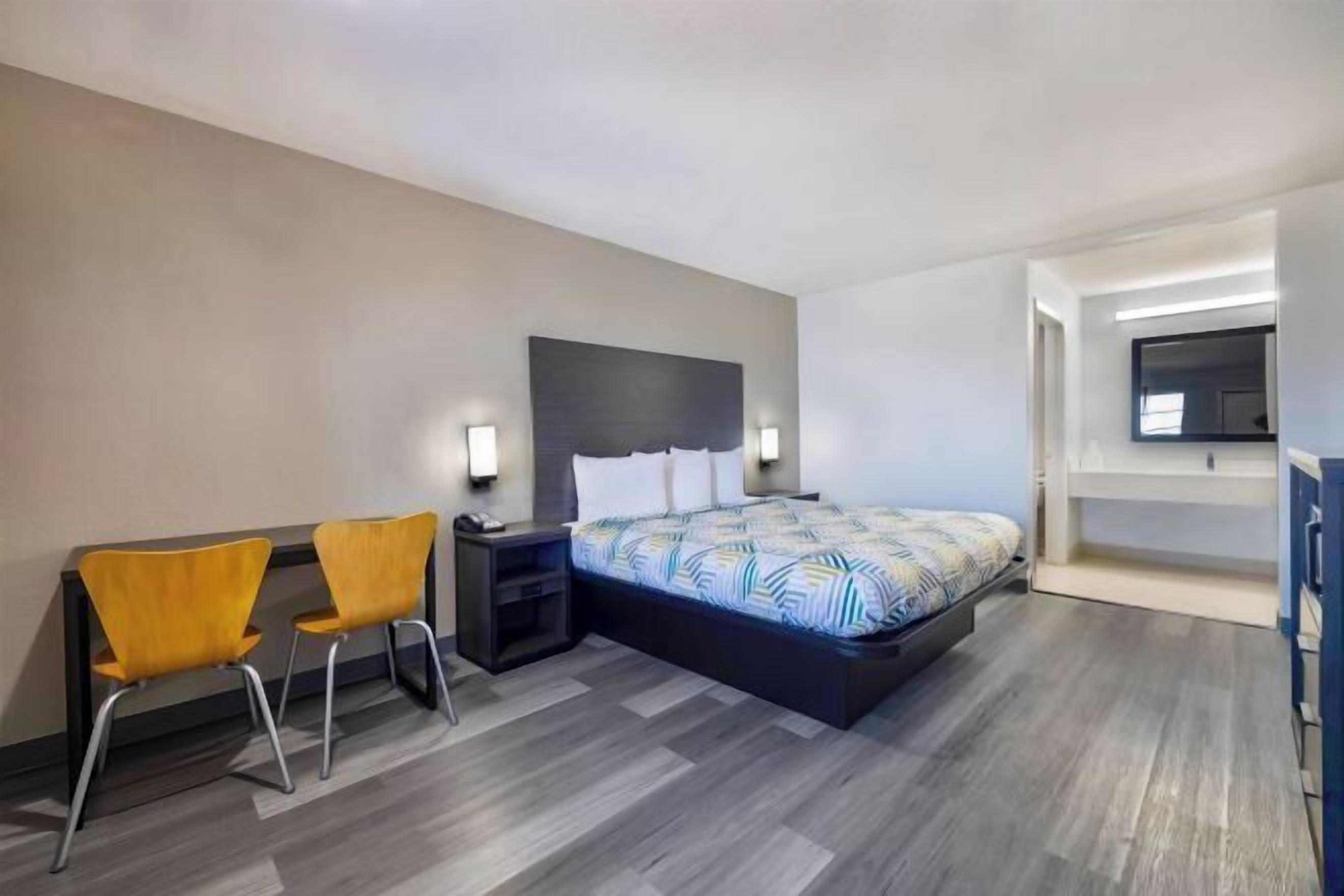 Meja kerja, setrika/meja setrika, Wi-Fi gratis, dan seprai linen