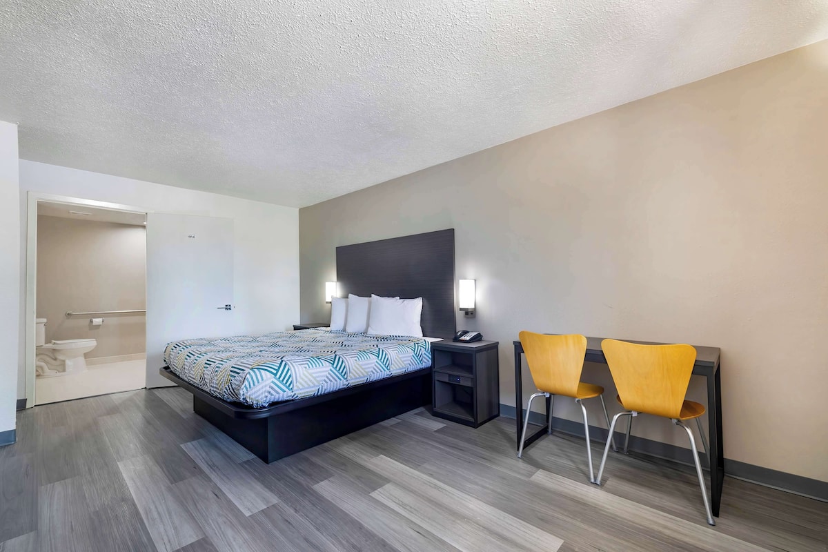 Desk, iron/ironing board, free WiFi, bed sheets