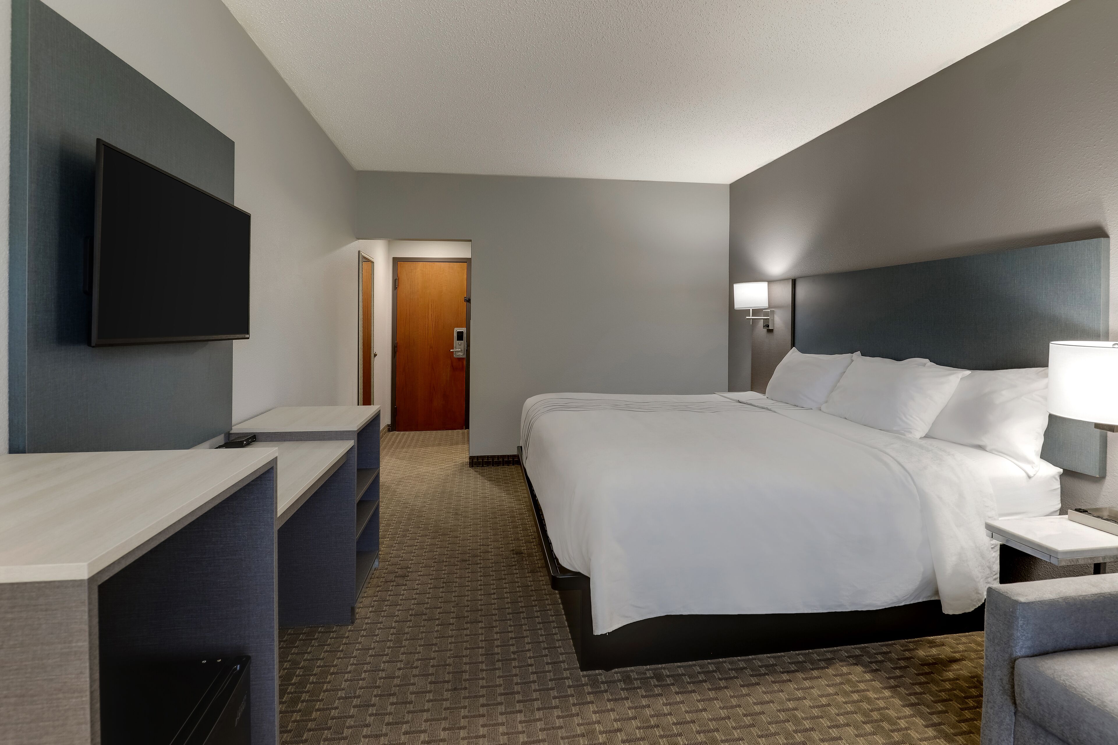 standard room, 1 king bed | iron/ironing board, free wifi, bed sheets