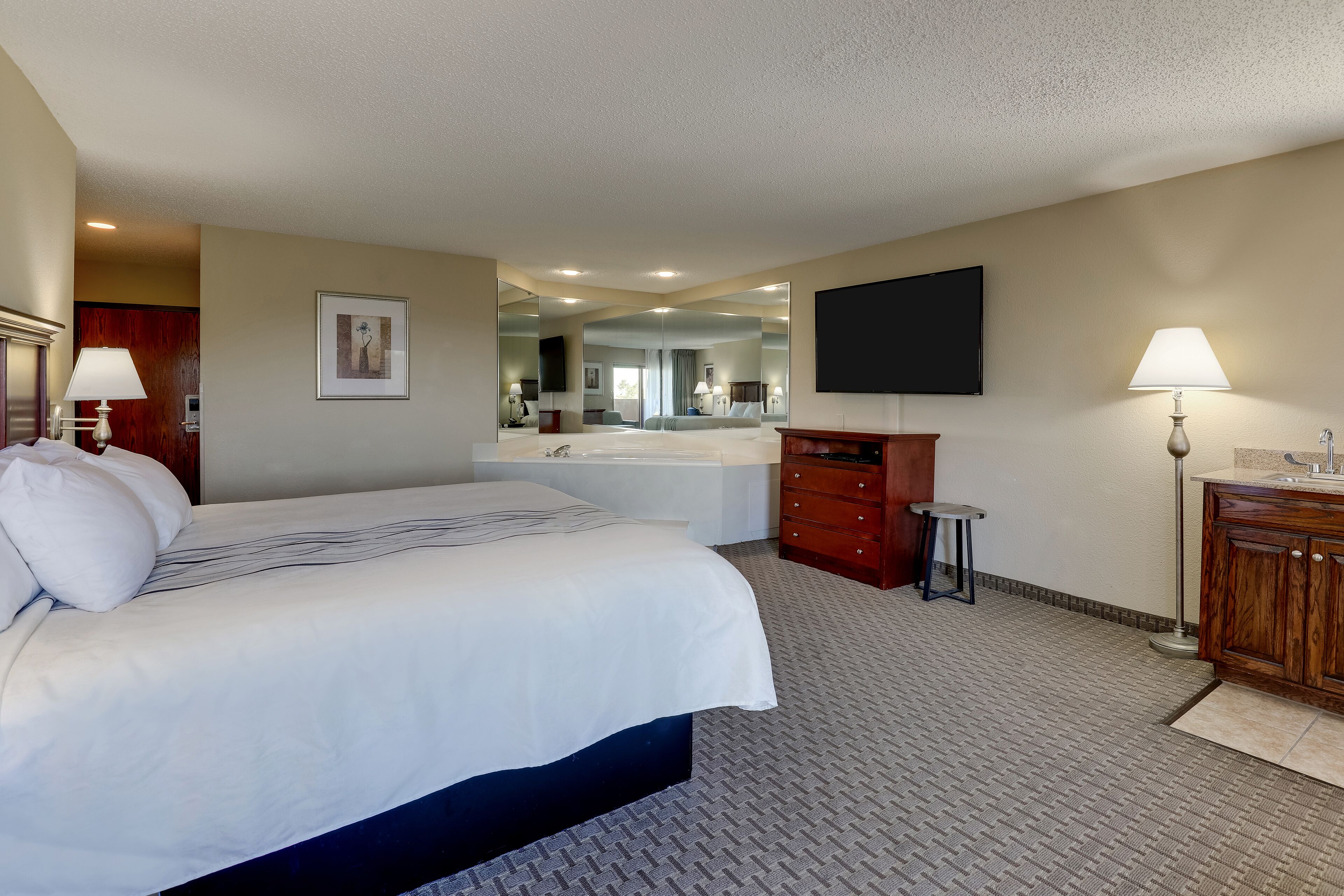 presidential room, 1 king bed, balcony | iron/ironing board, free wifi, bed sheets