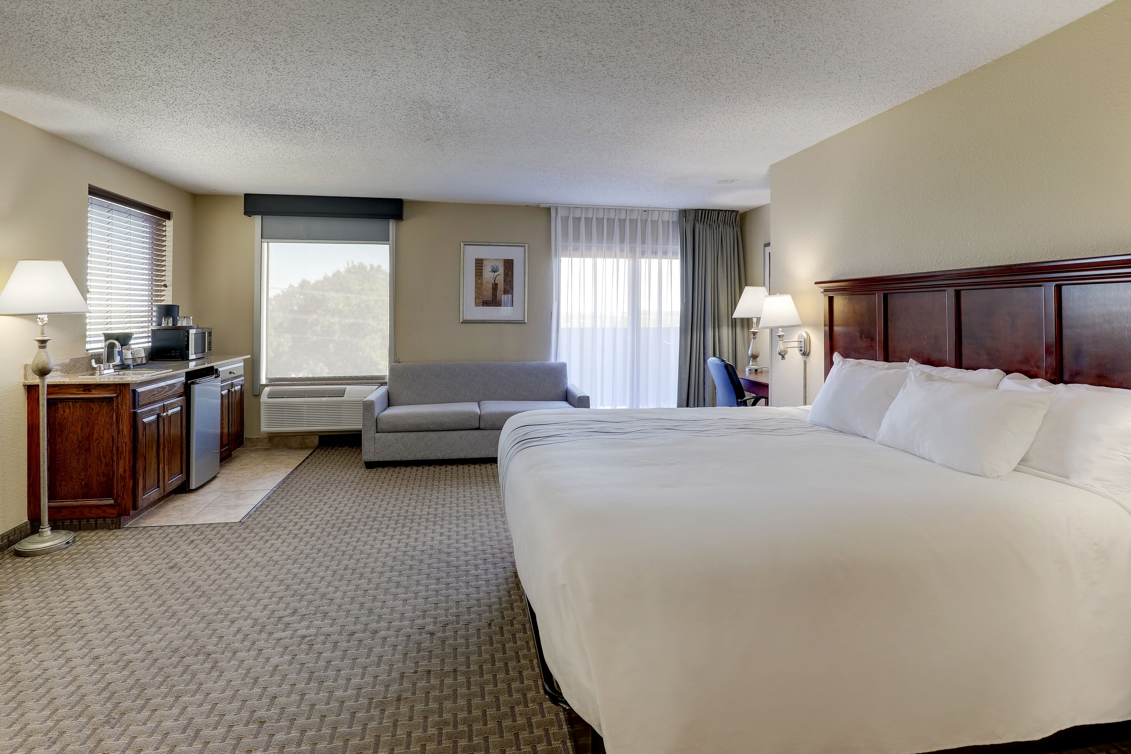 presidential room, 1 king bed, balcony | iron/ironing board, free wifi, bed sheets